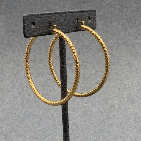 Large Textured Hoop Earrings Pierced Pale Gold Snap Latch Lightweight - Picture 2 of 5